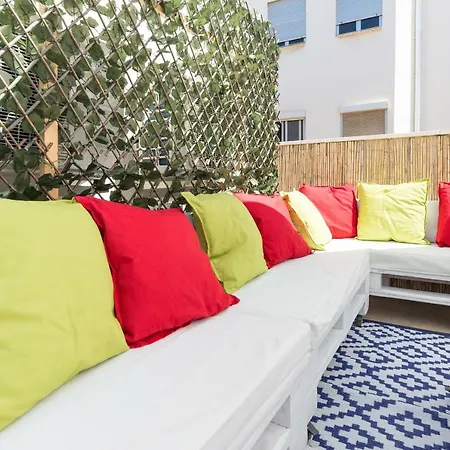 Ma1a-apt With Rooftops With Palms Close To Old Town