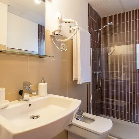 Ma1a-apt With Rooftops With Palms Close To Old Town *